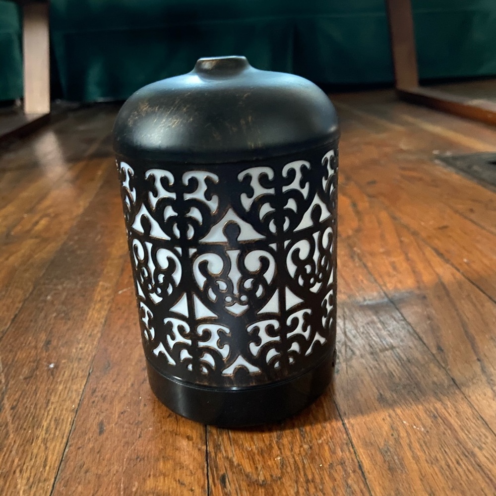 Aromatherapy diffuser
